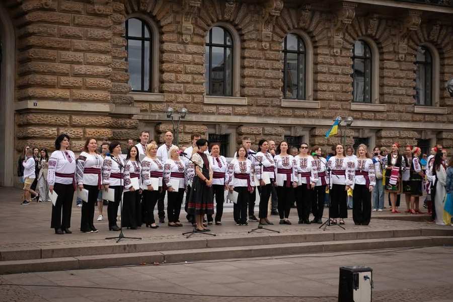 Freiluftauftritt vor dem Rathaus